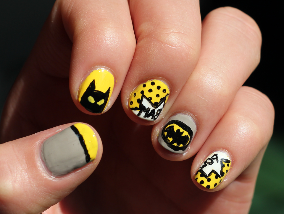 Маникюр жёлтый с чёрным
