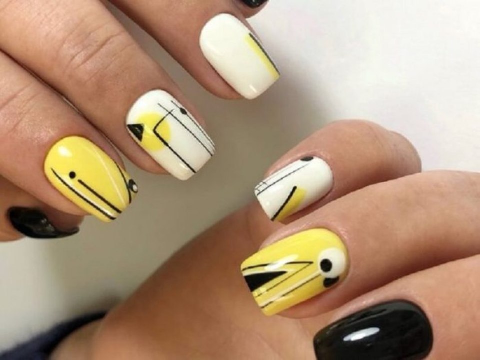 Черно желтый маникюр геометрия