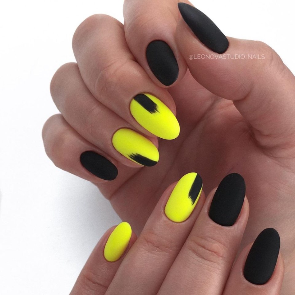 Маникюр жёлтый с чёрным