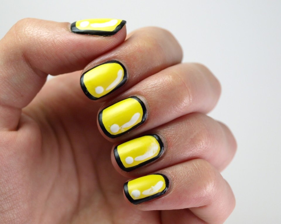 Маникюр кислотно желтый с полосками