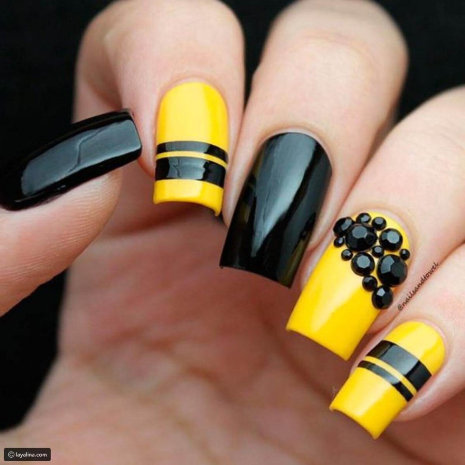 Маникюр жёлтый с чёрным