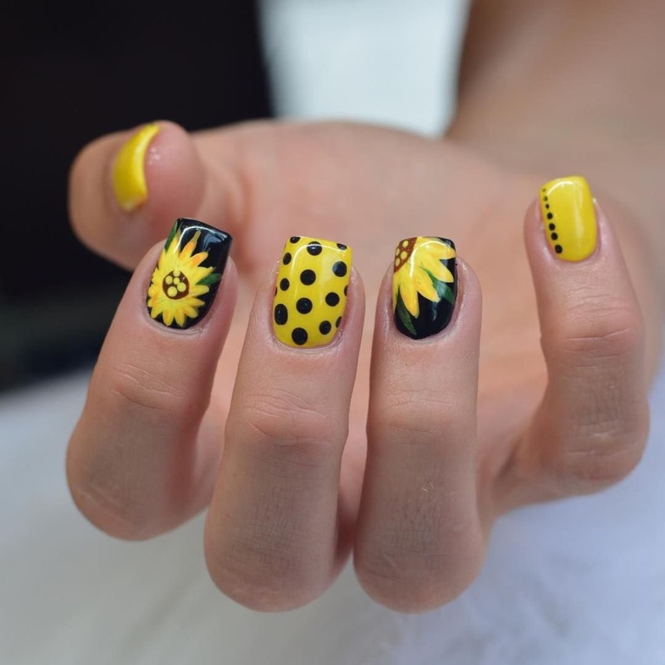 Маникюр жёлтый с чёрным
