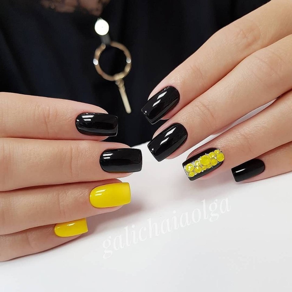 Маникюр жёлтый с чёрным