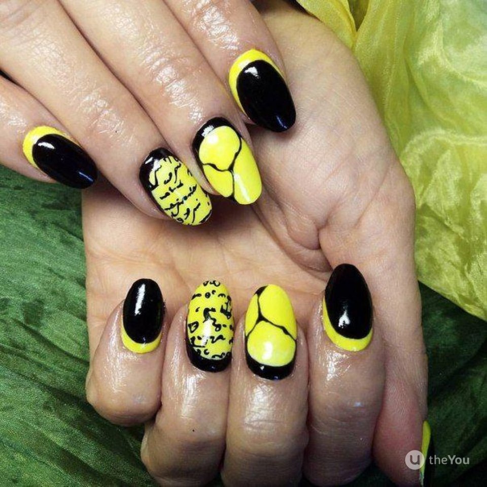 Маникюр в желто черных тонах