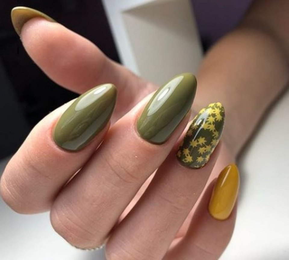 Маникюр оливковый с желтым