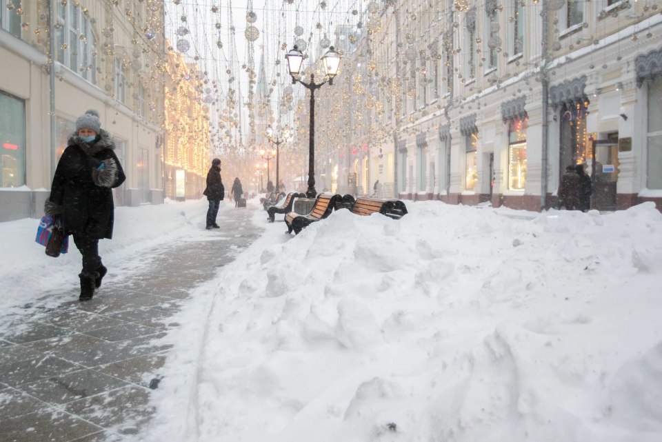 Сугробы в Москве