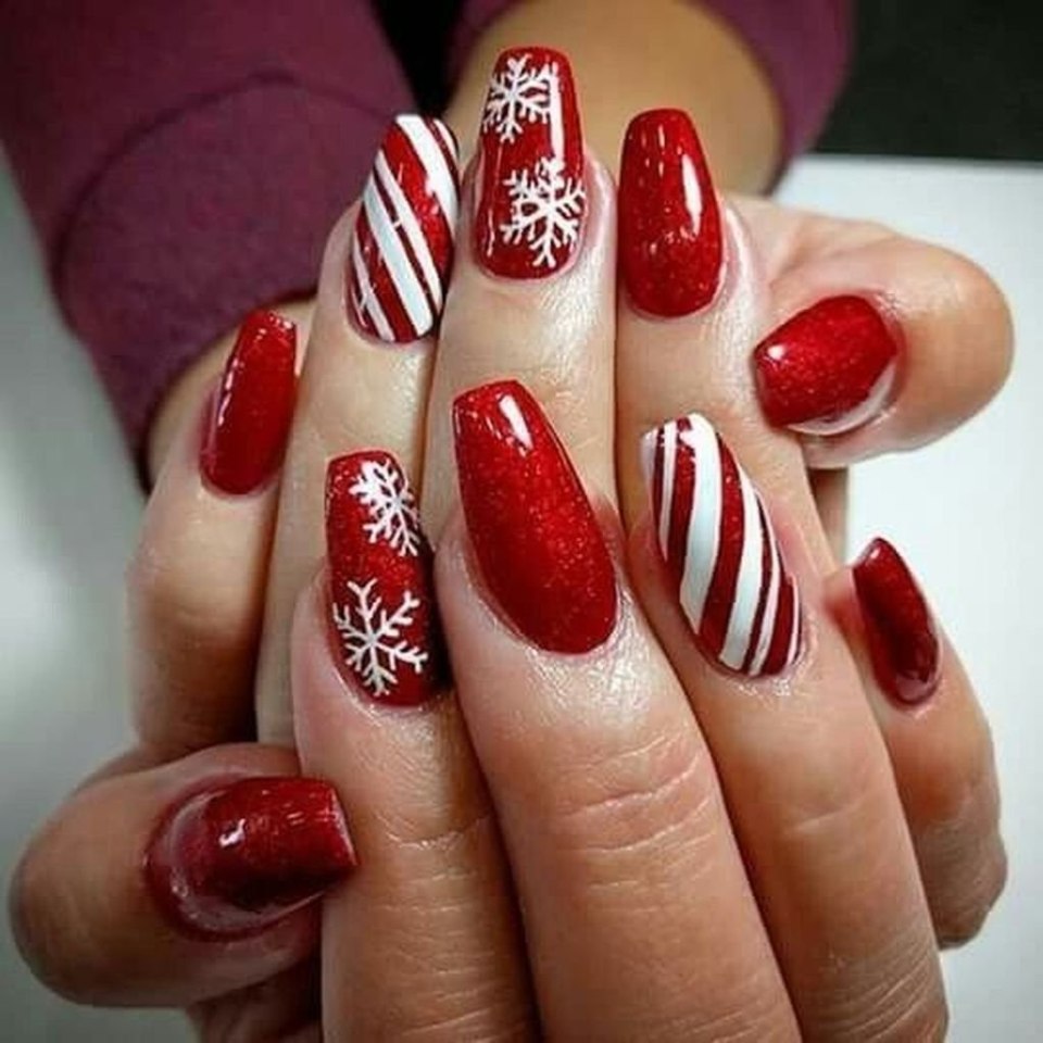 35 Festive Christmas Nails to try