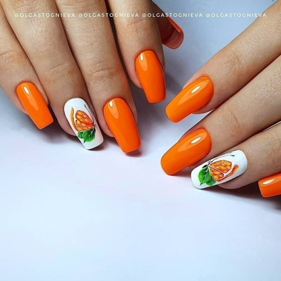 Оранжевый маникюр с папайей
