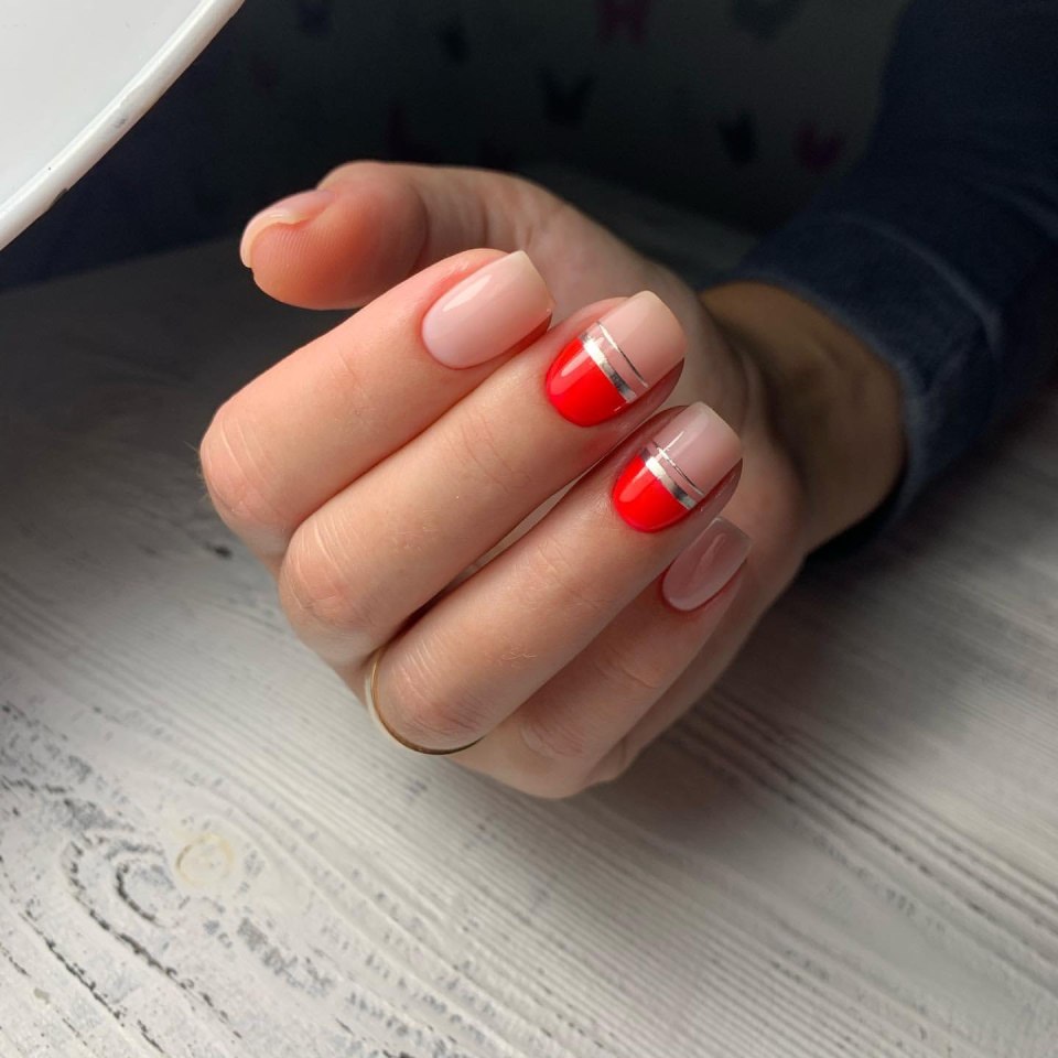Красный маникюр на очень короткие ногти