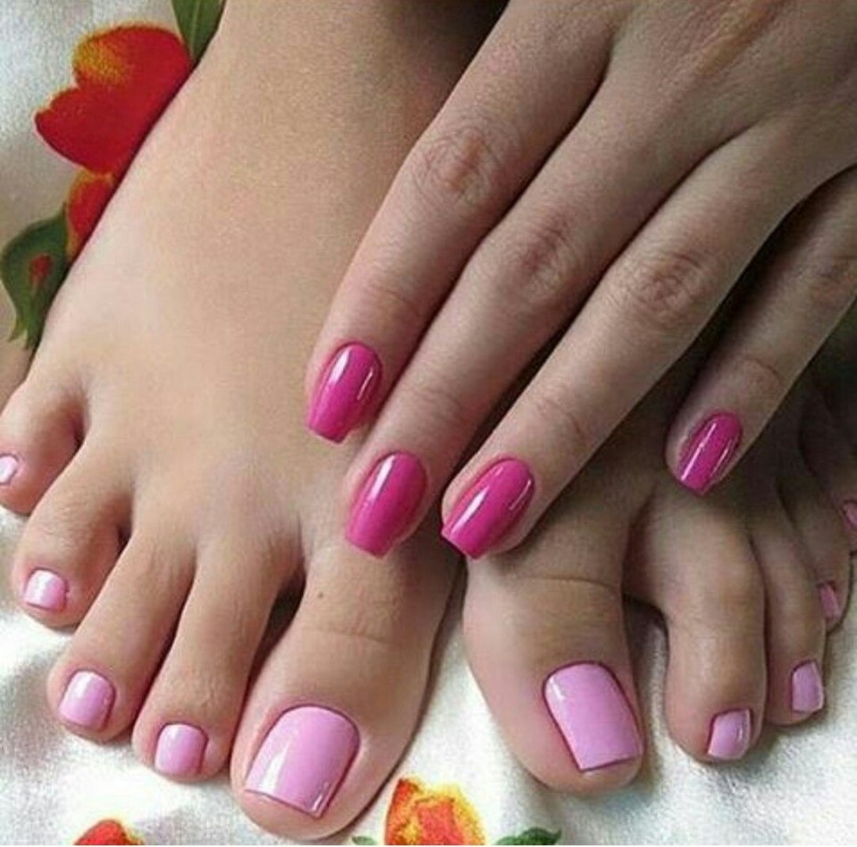Маникюр и педикюр в одном цвете