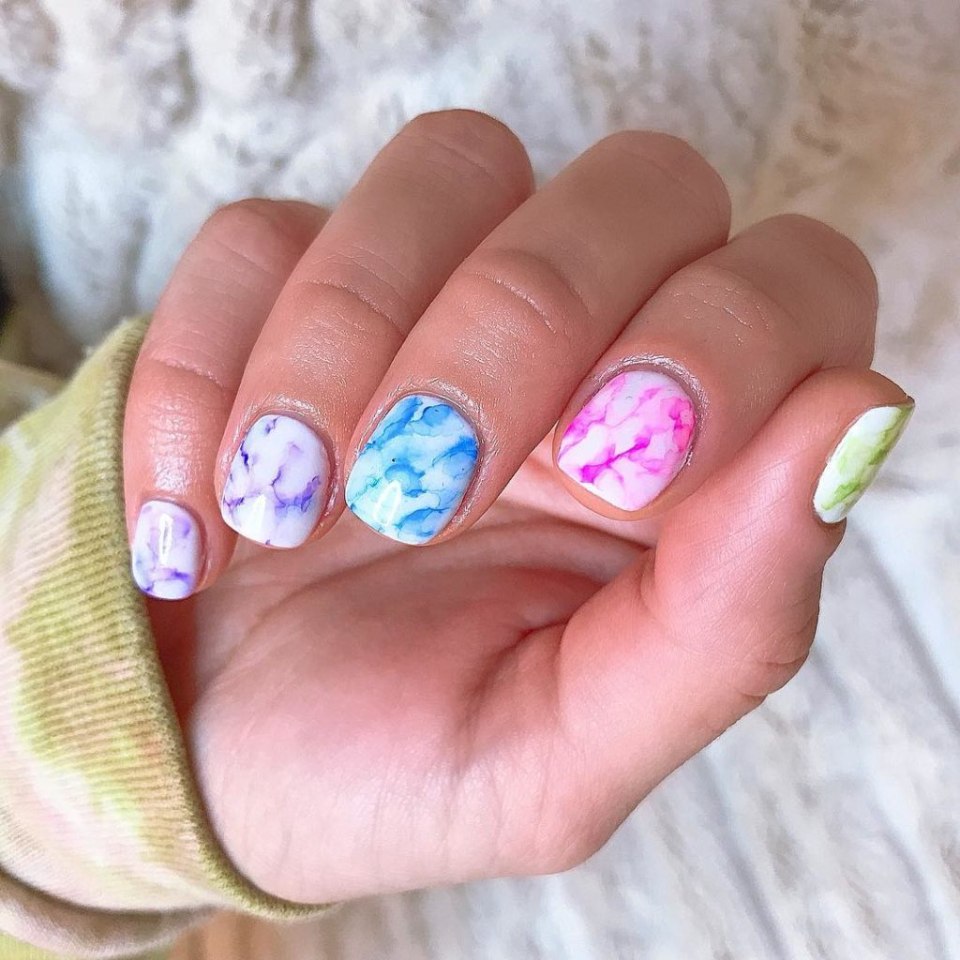 Маникюр Tie Dye