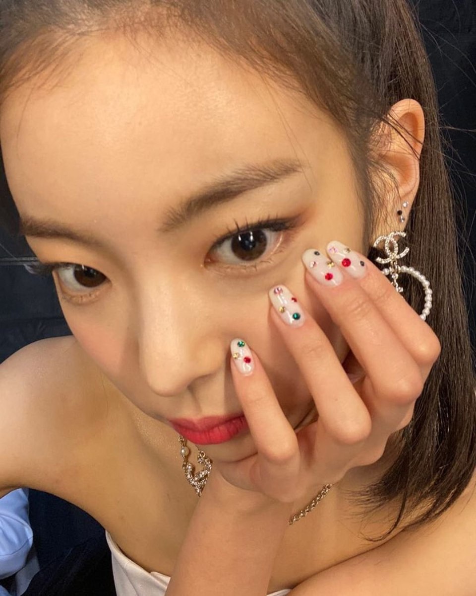 Маникюр Дженни из BLACKPINK 2020
