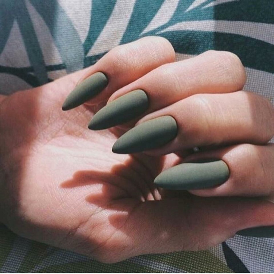 Маникюр хаки матовый