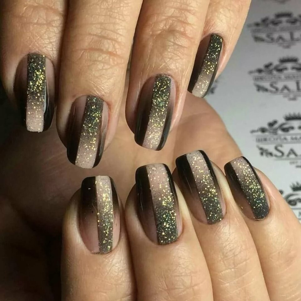 Маникюр коричневый с серебром