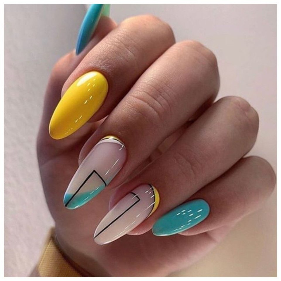 Летние ногти миндаль