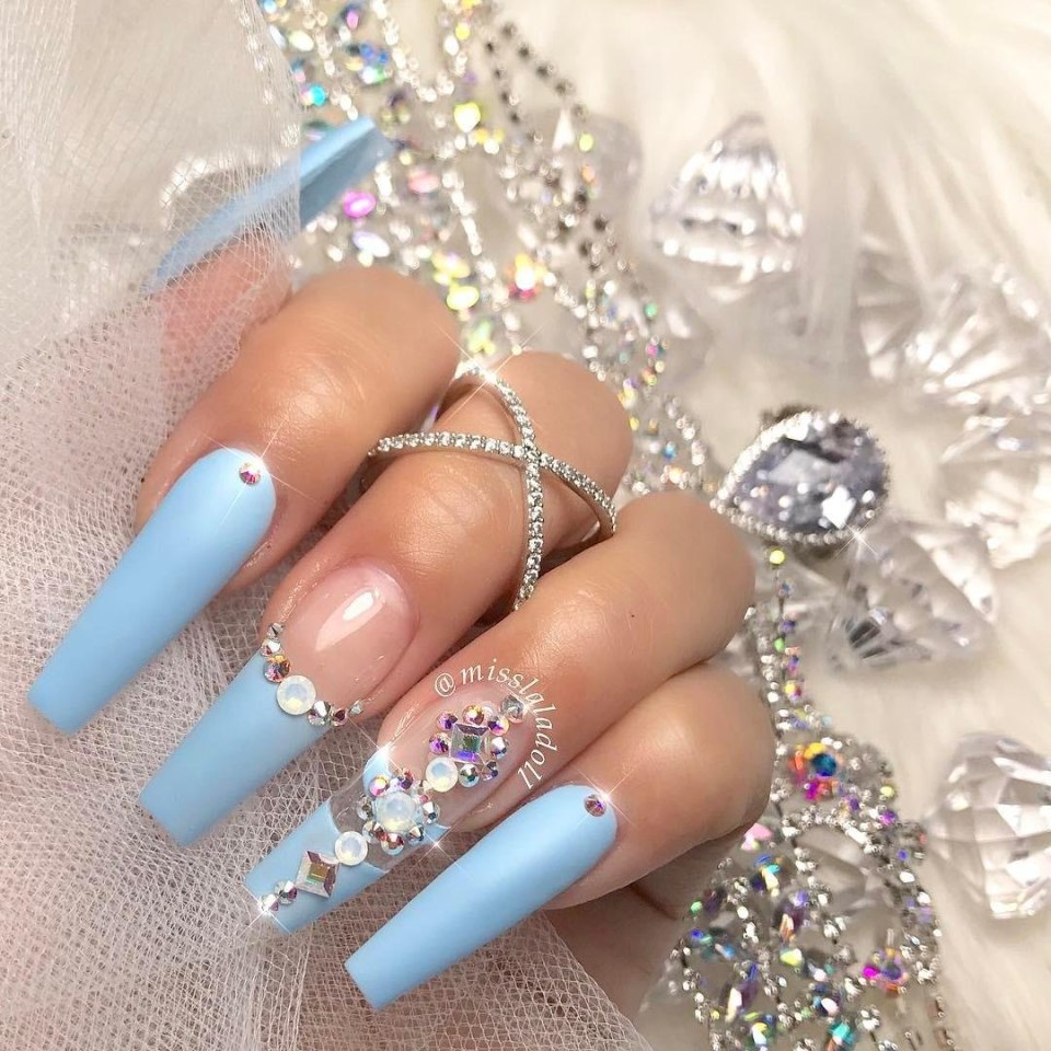 Элегантный дизайн ногтей Baby Blue
