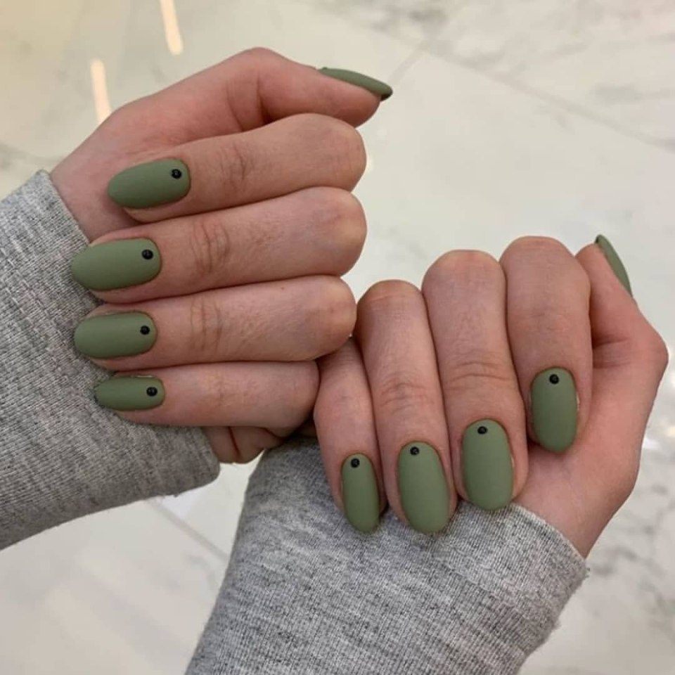 Маникюр хаки