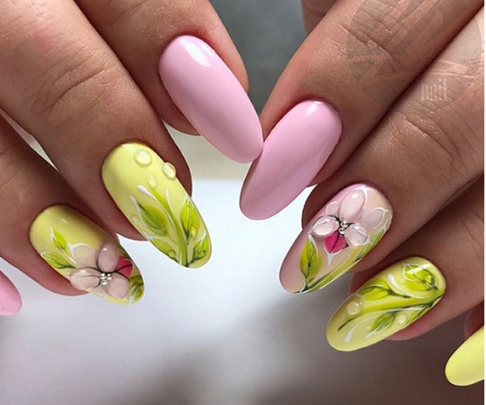 Маникюр с цветочками