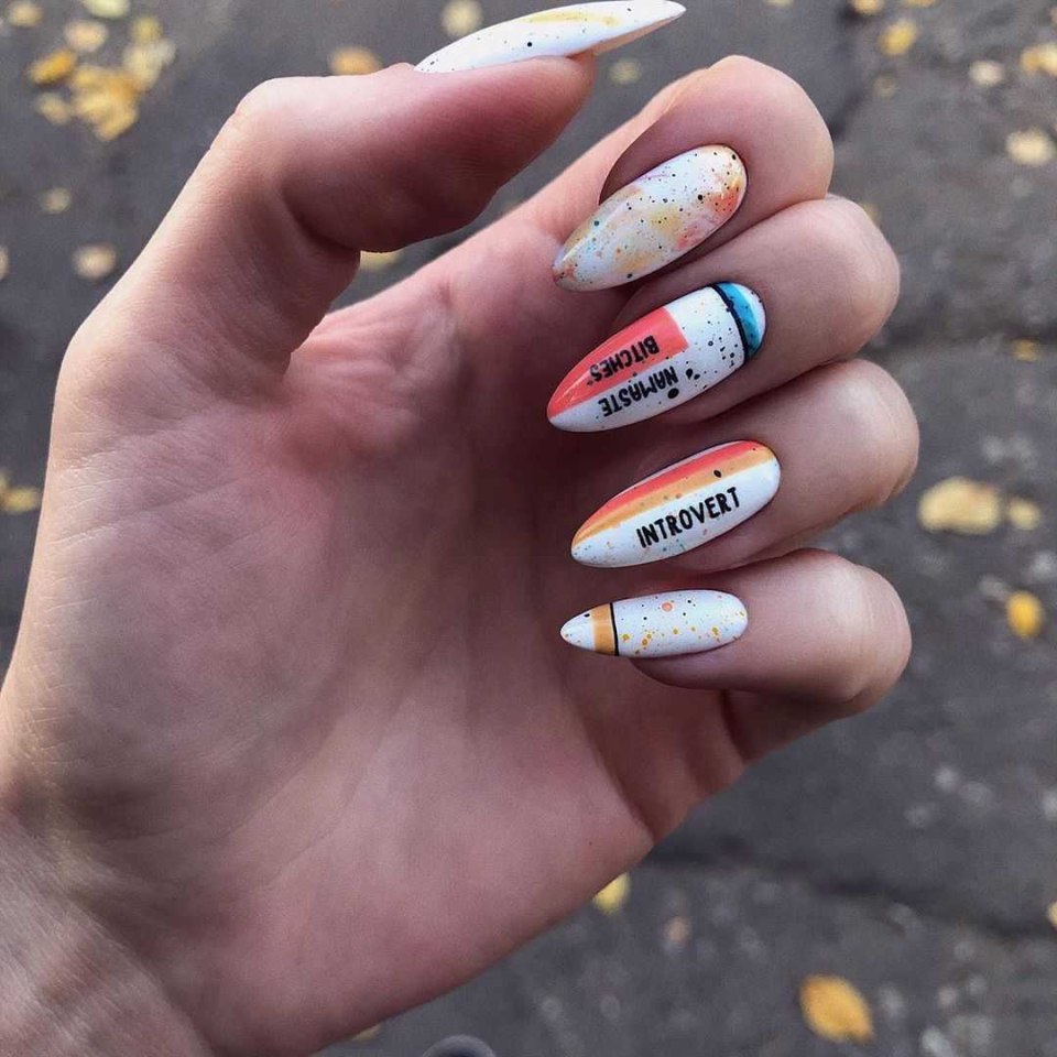 Маникюр с надписями