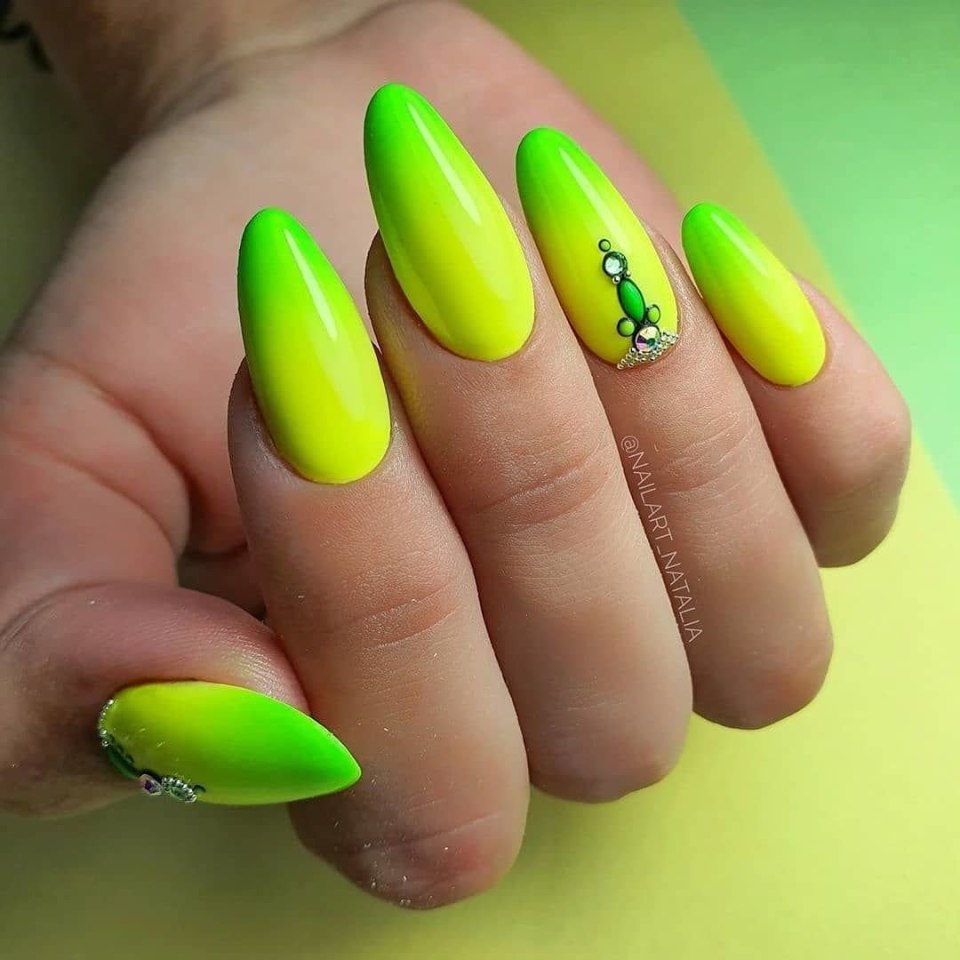 Маникюр желто-зеленый градиент