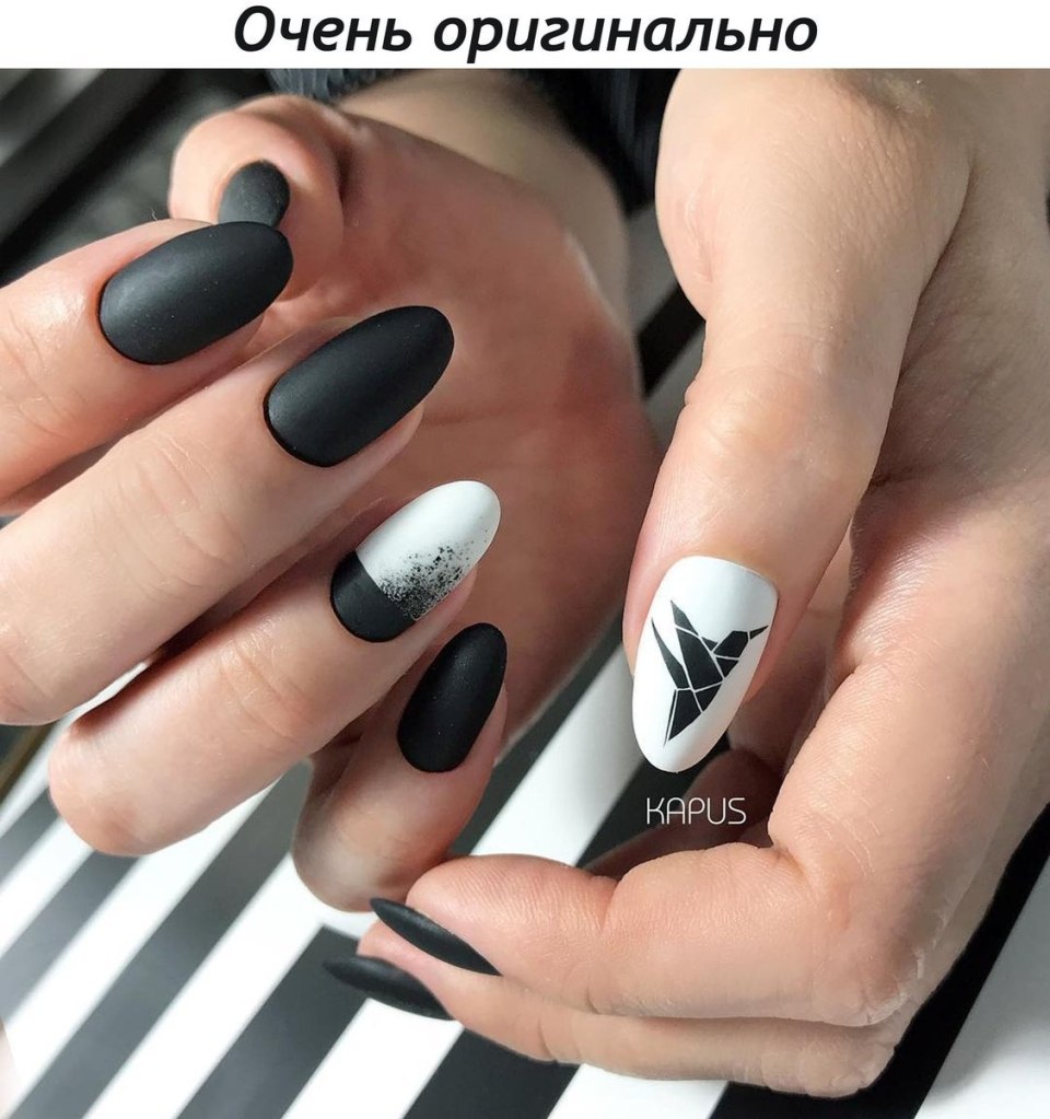 Стильный черно белый маникюр