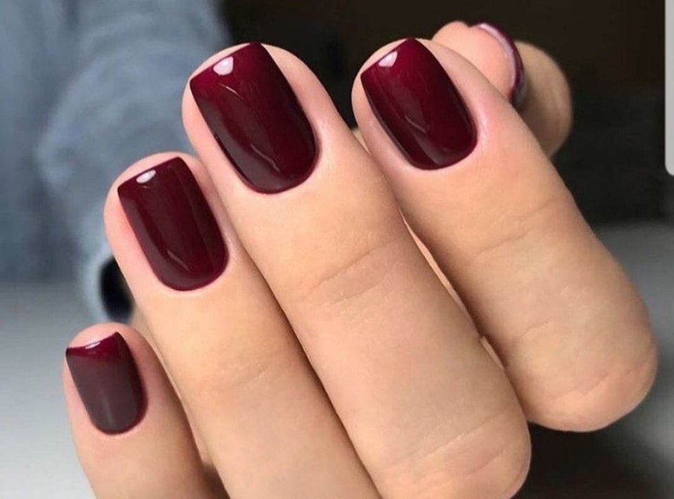 Бордовые ногти однотонные